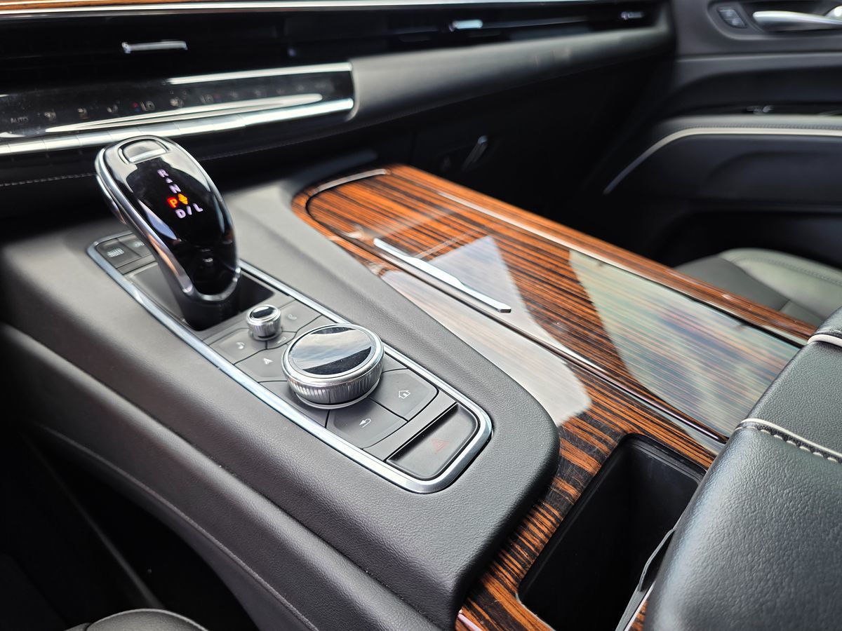 Cadillac Escalade ESV photo 39