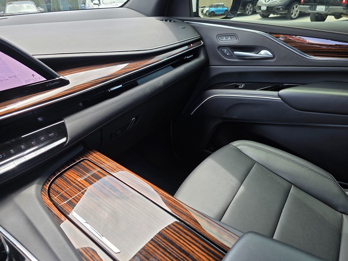 Cadillac Escalade ESV photo 40