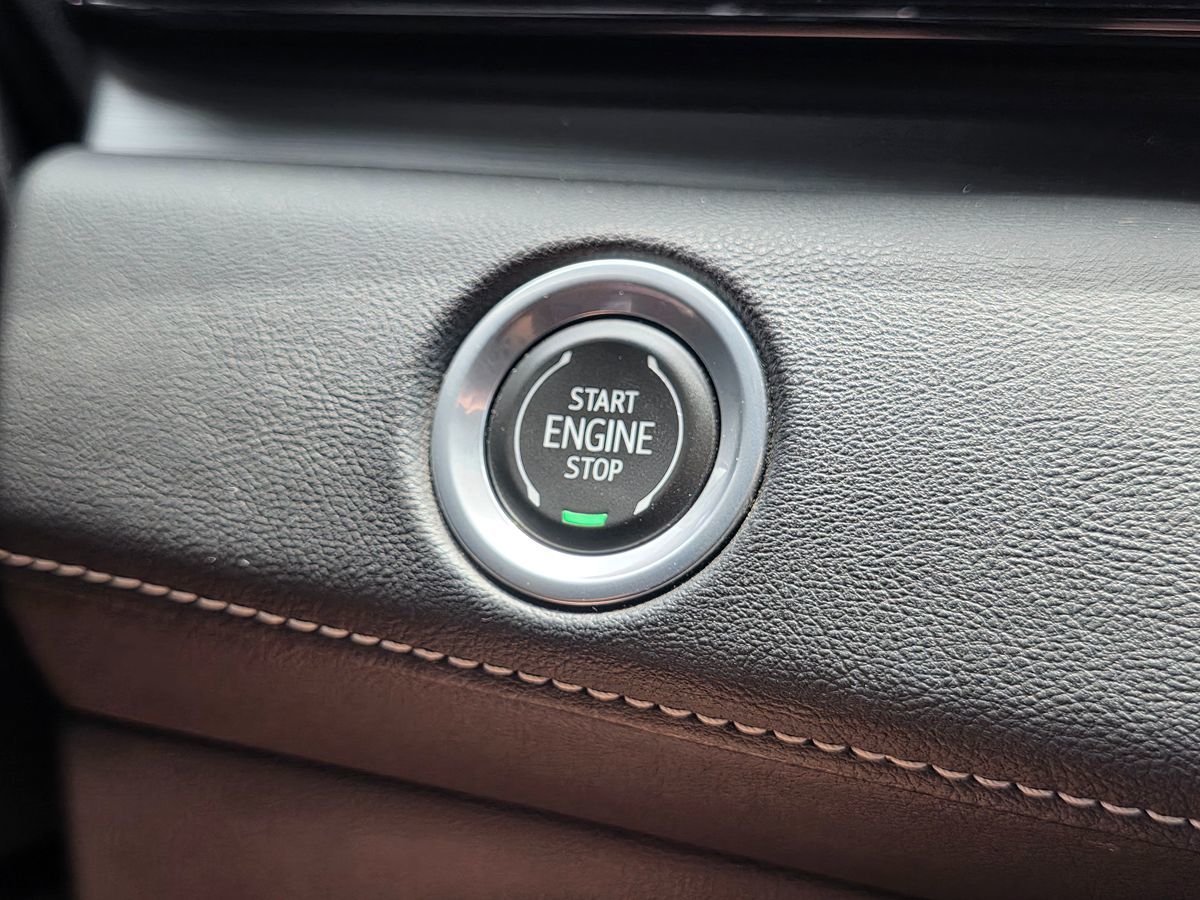 Cadillac Escalade ESV photo 54