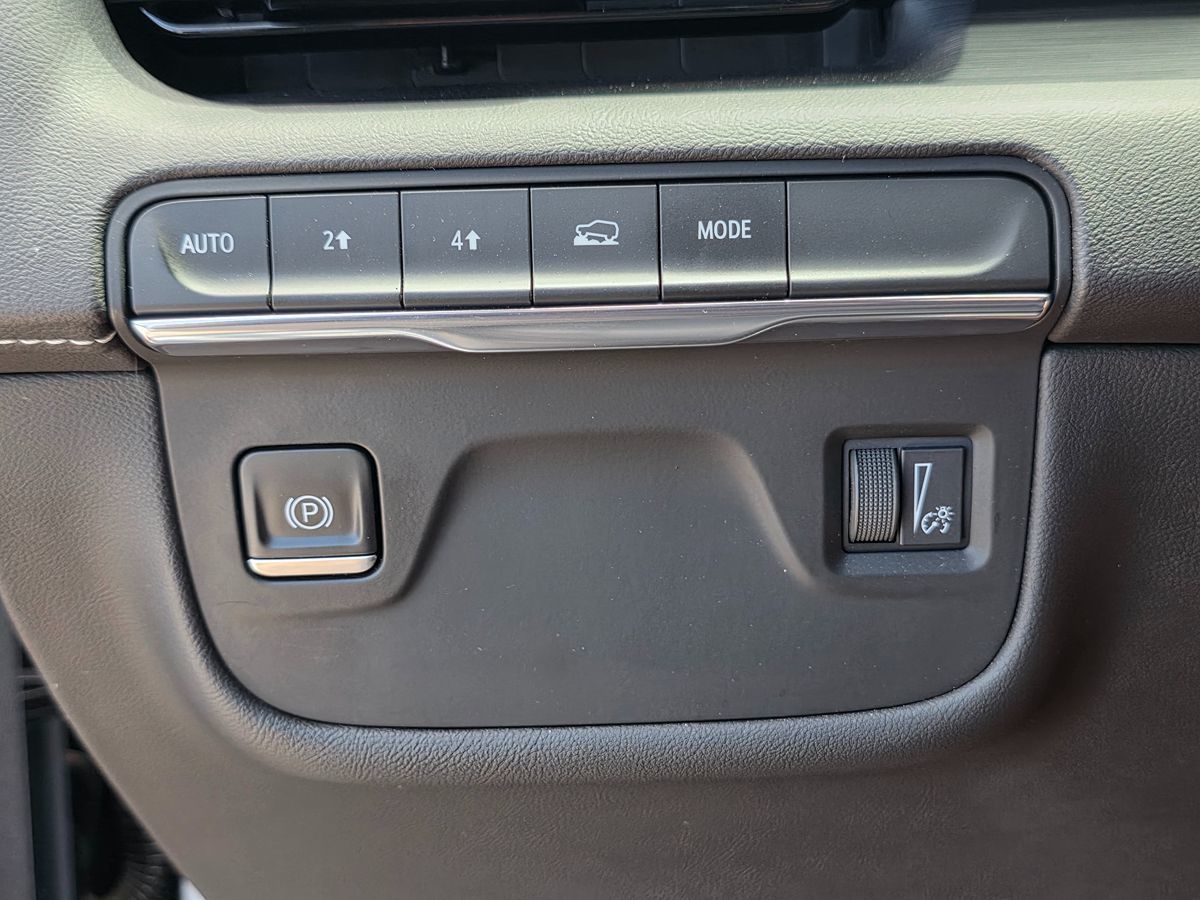Cadillac Escalade ESV photo 55