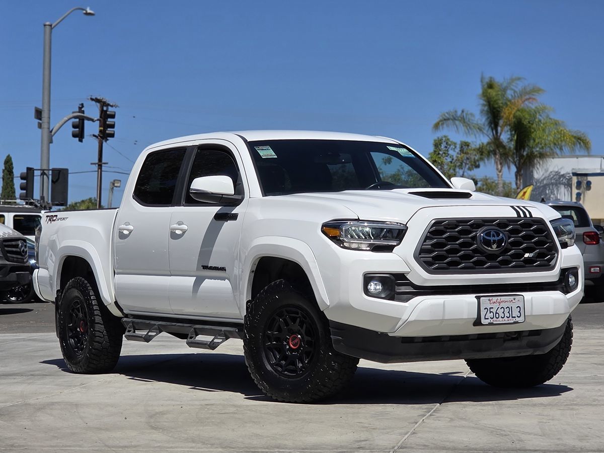 Toyota Tacoma photo 2
