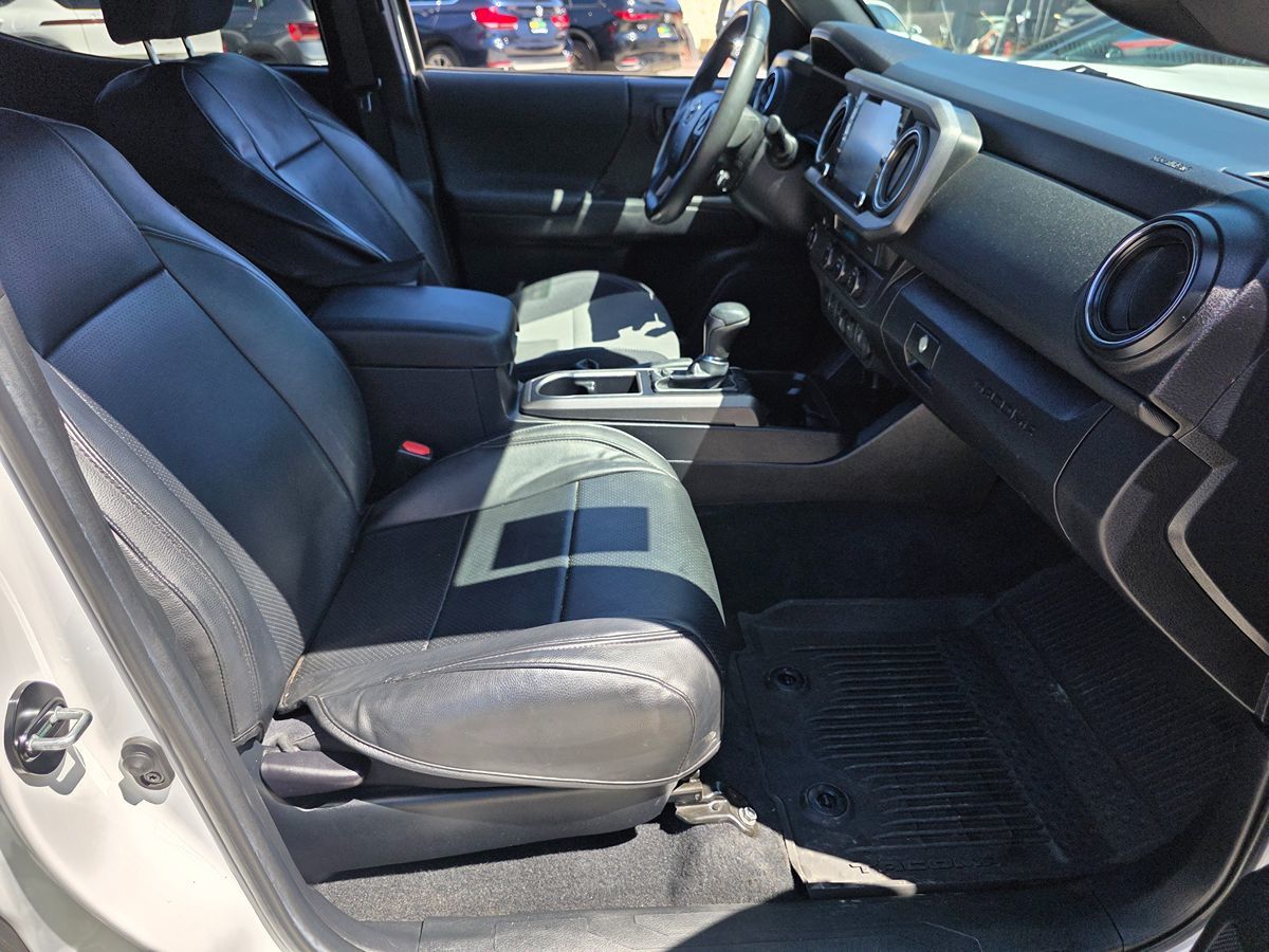 Toyota Tacoma photo 14
