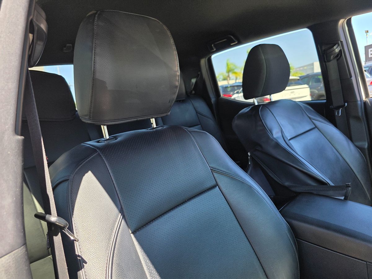 Toyota Tacoma photo 15