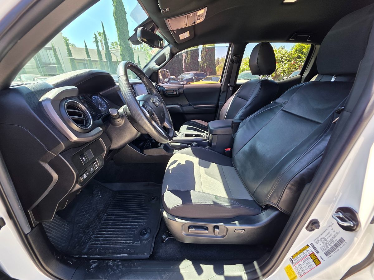 Toyota Tacoma photo 18