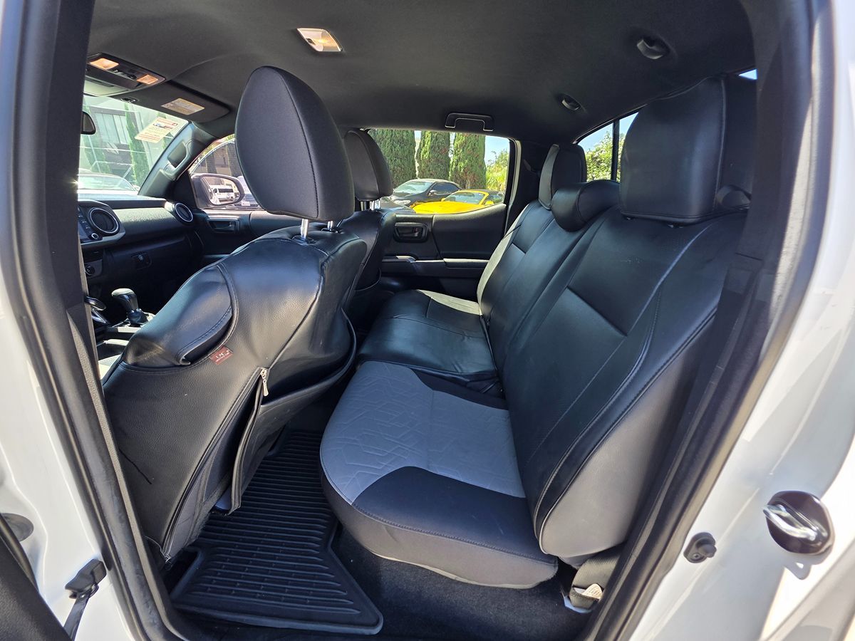 Toyota Tacoma photo 20
