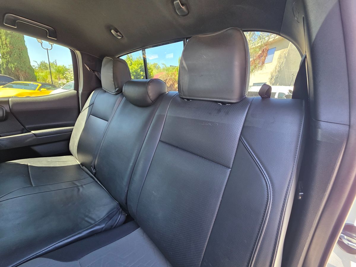 Toyota Tacoma photo 21