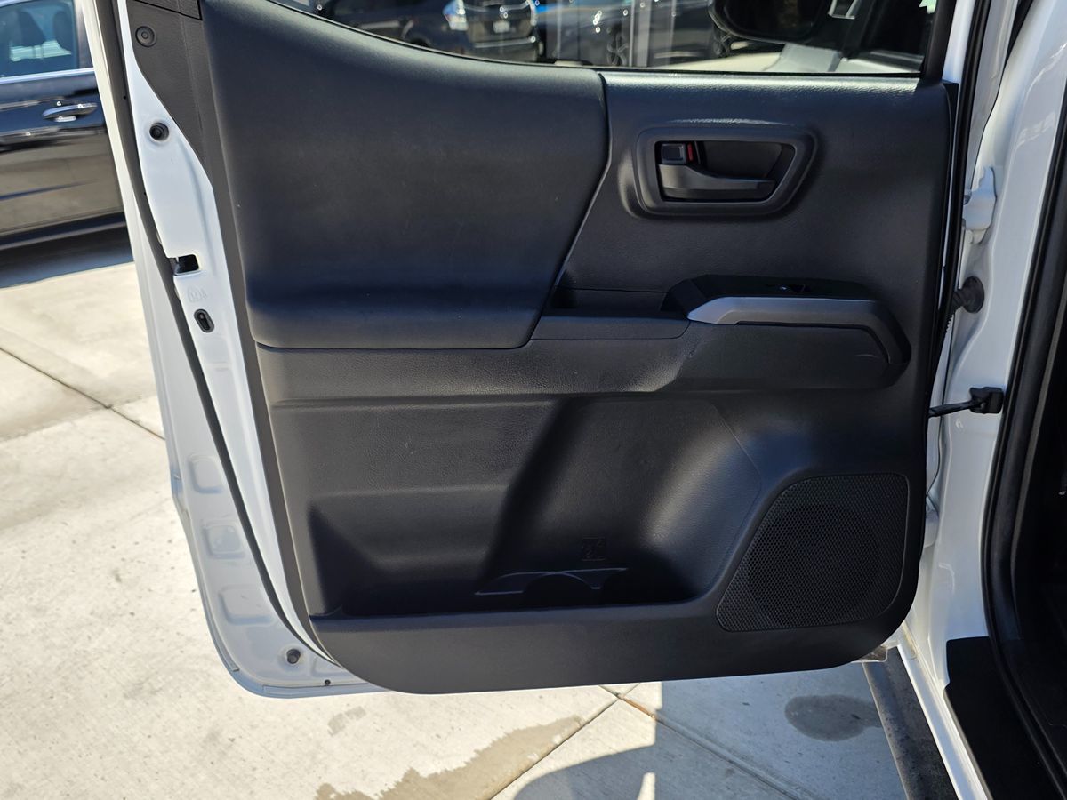 Toyota Tacoma photo 23