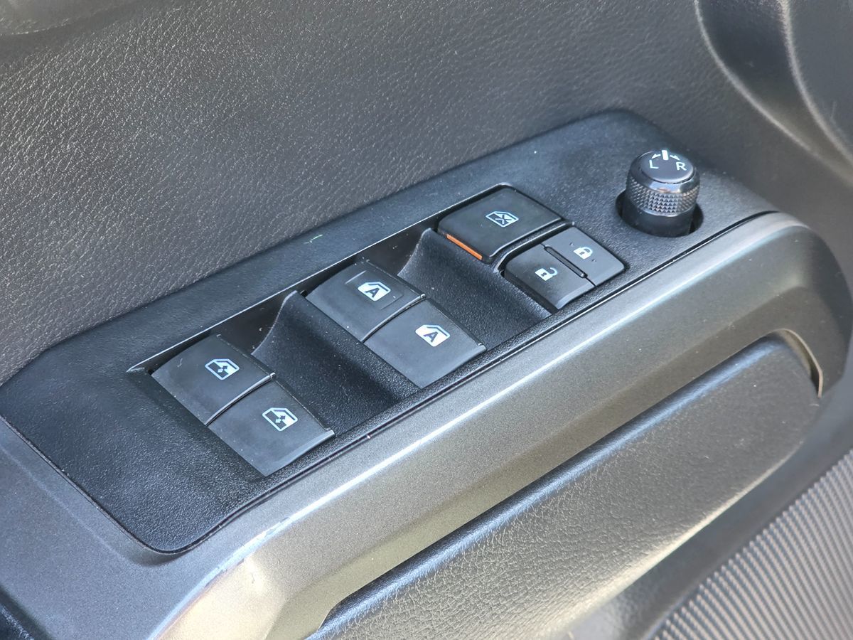 Toyota Tacoma photo 25