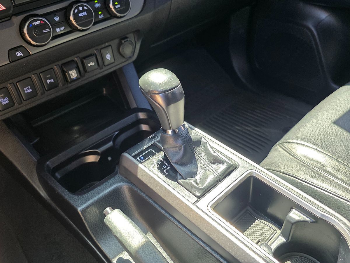 Toyota Tacoma photo 32