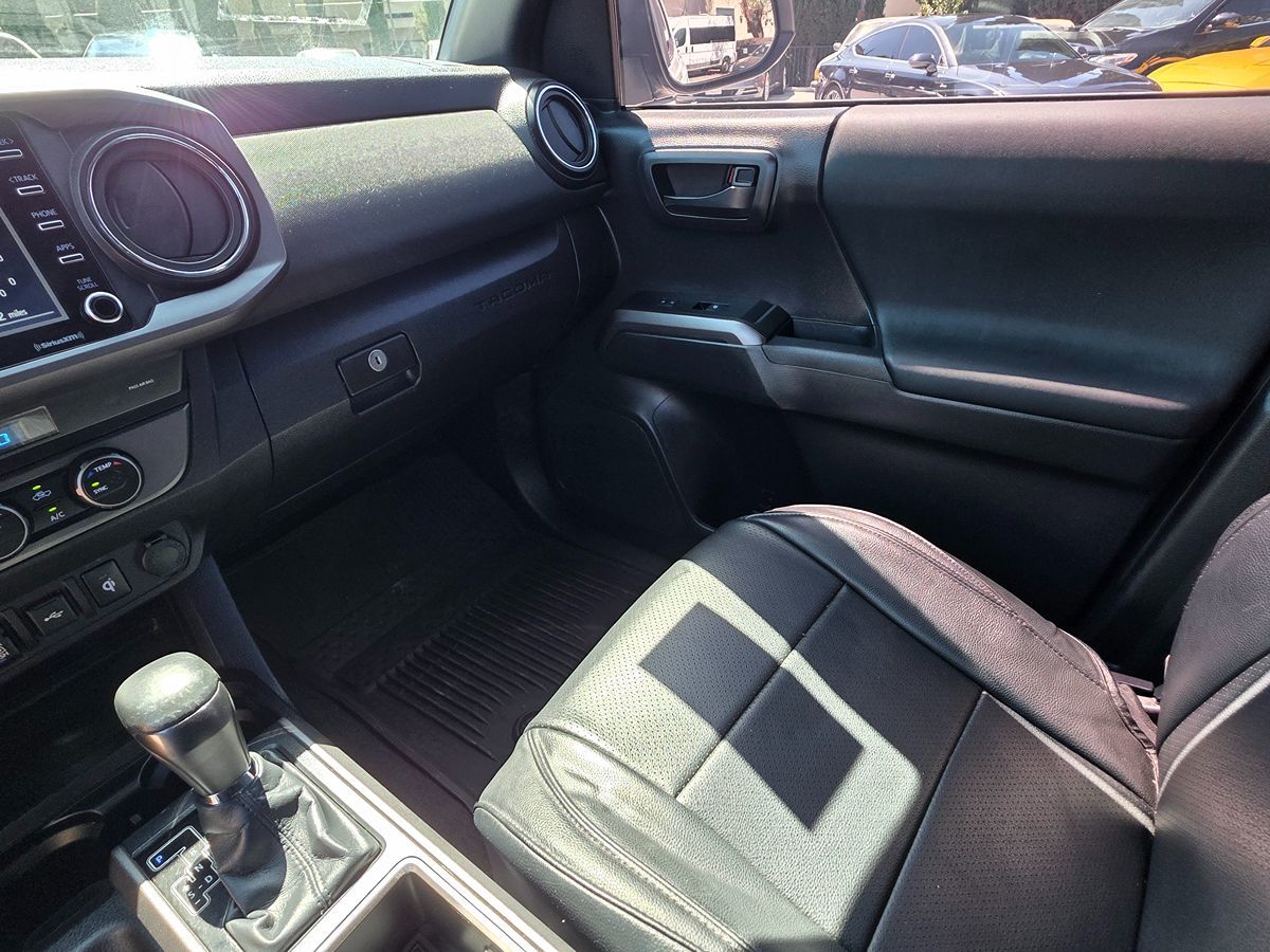 Toyota Tacoma photo 33