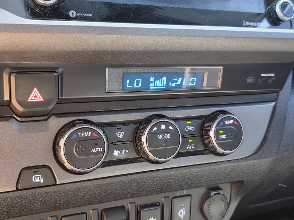 Toyota Tacoma photo 37