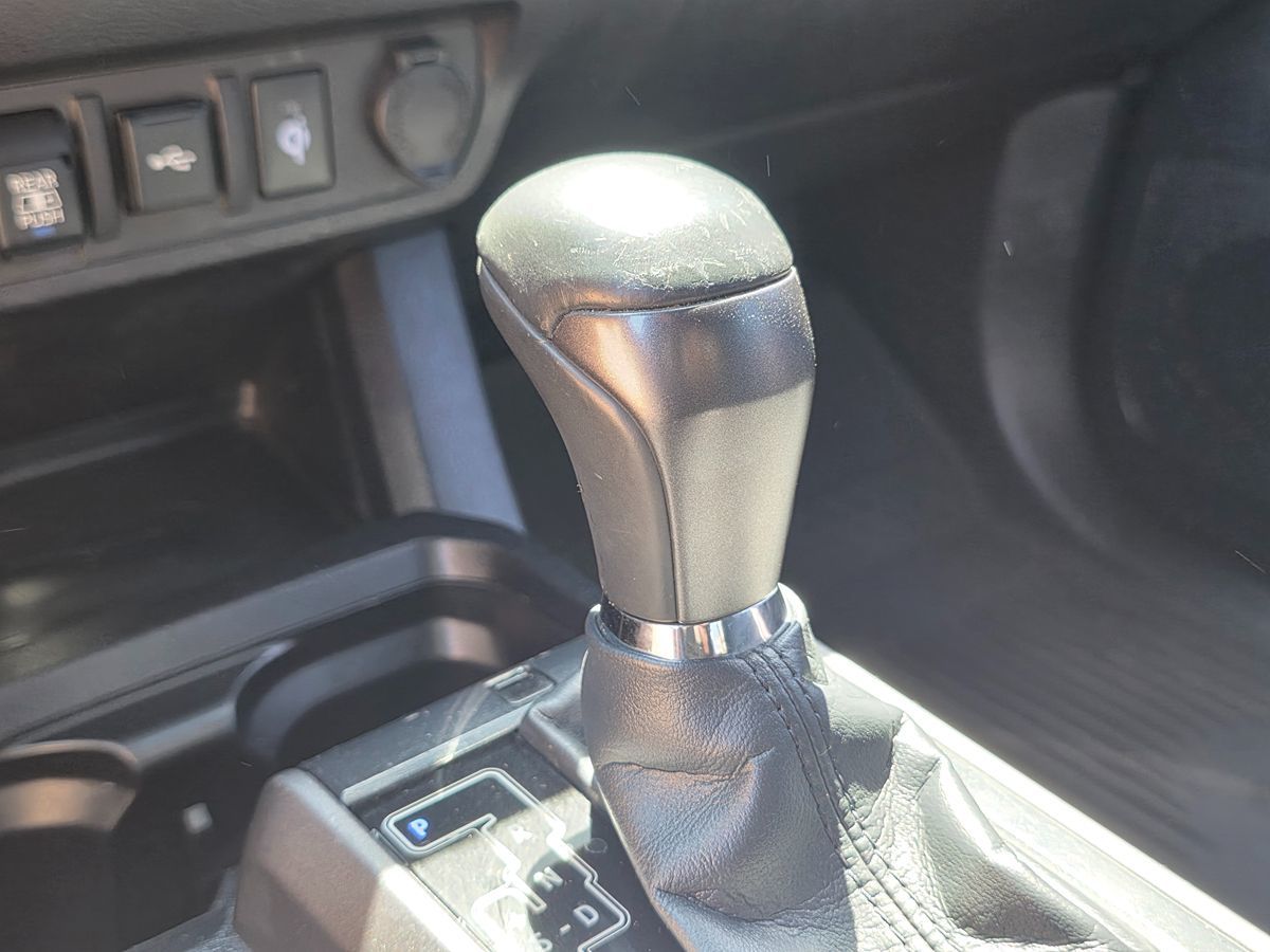 Toyota Tacoma photo 40