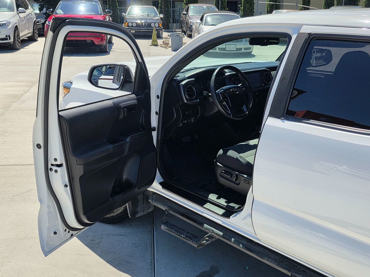 Toyota Tacoma photo 47