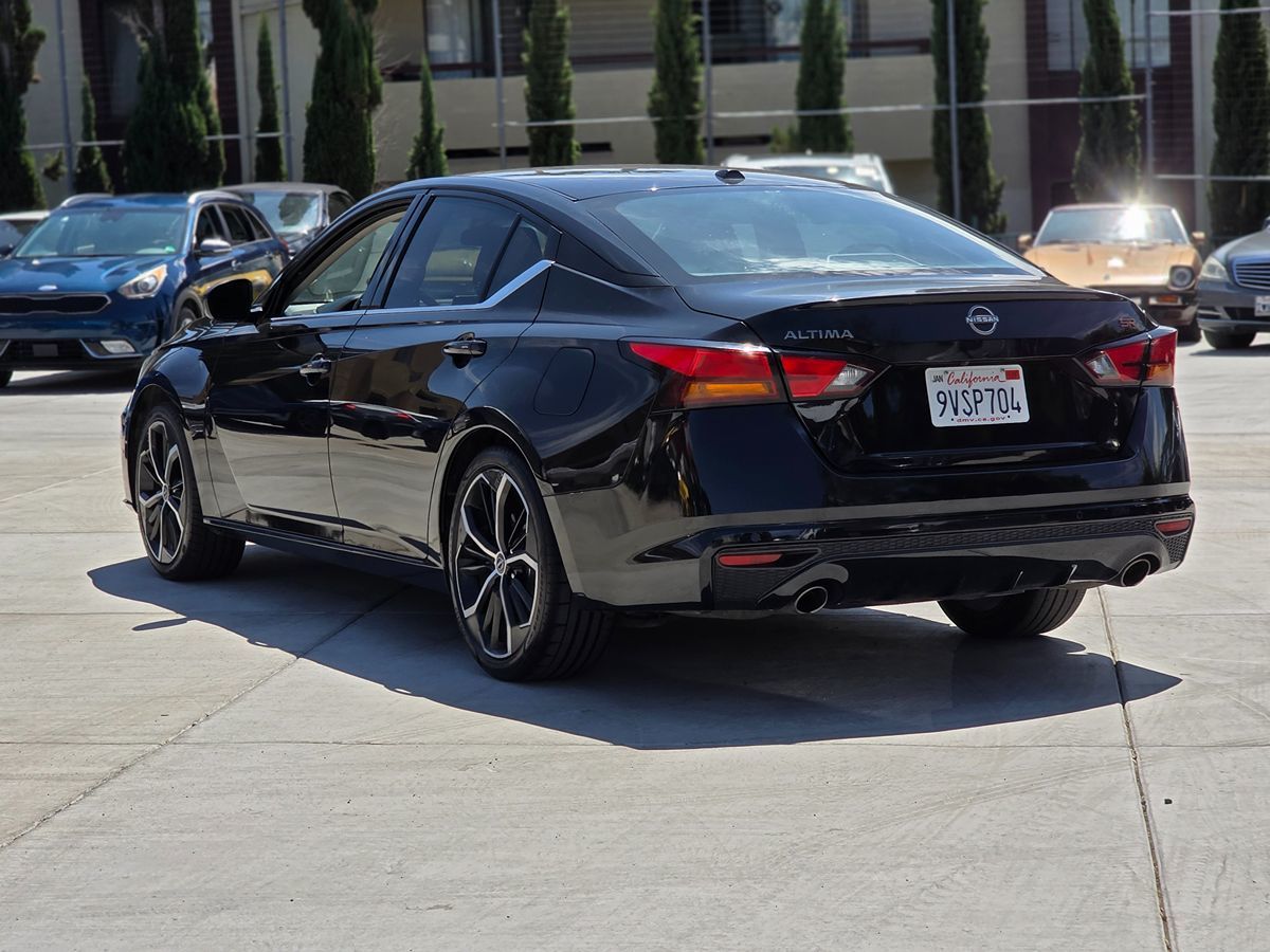 Nissan Altima photo 8