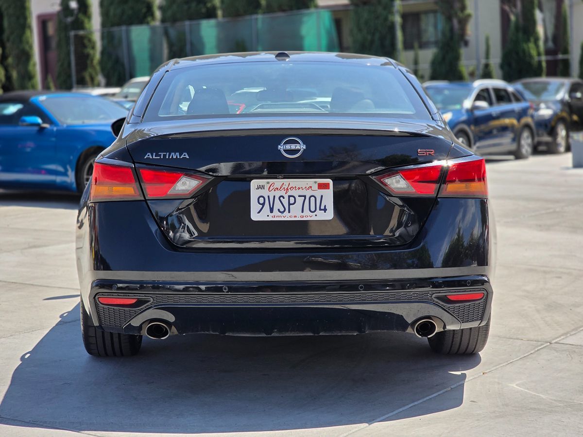Nissan Altima photo 9
