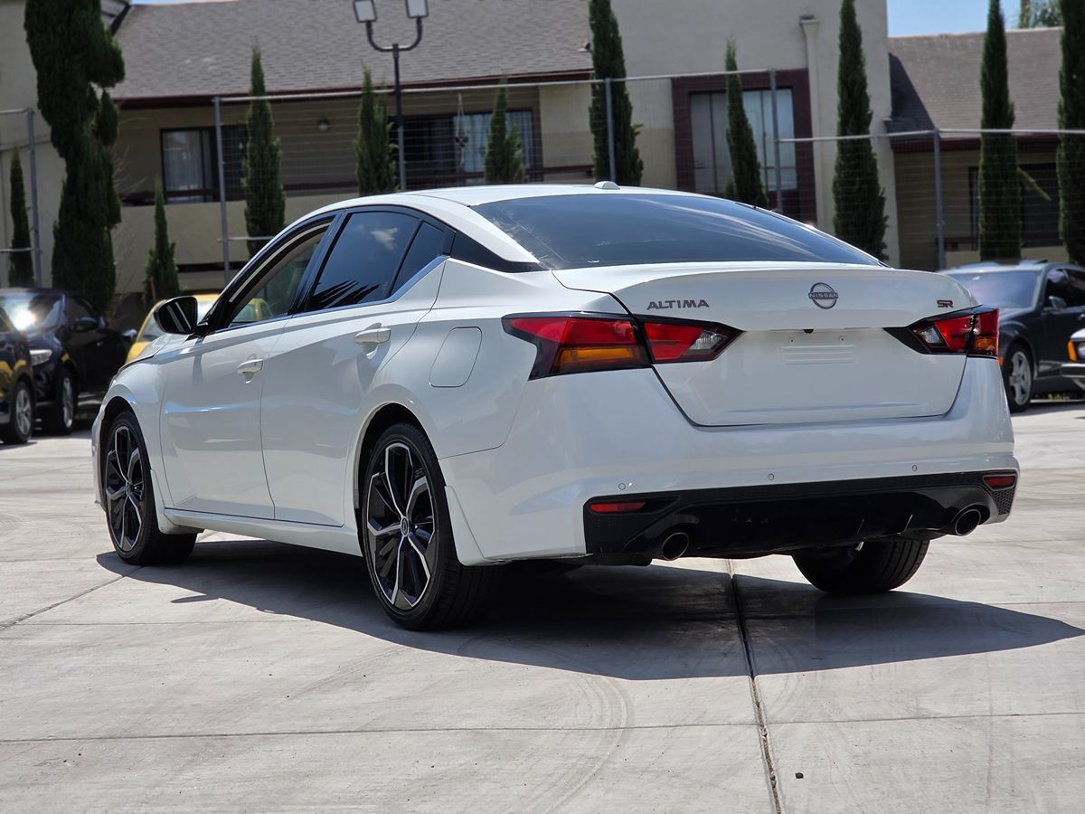 Nissan Altima photo 7