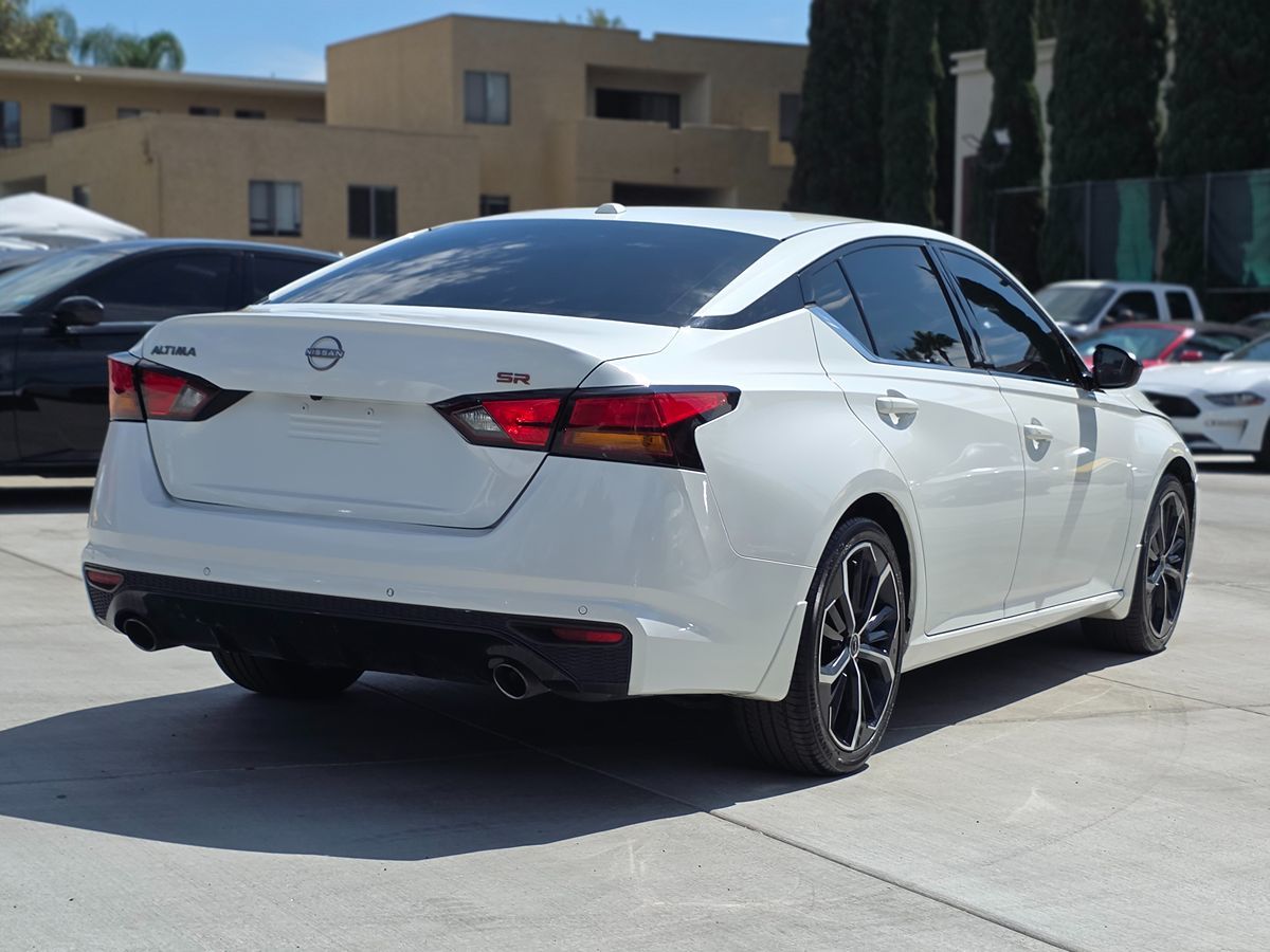 Nissan Altima photo 9