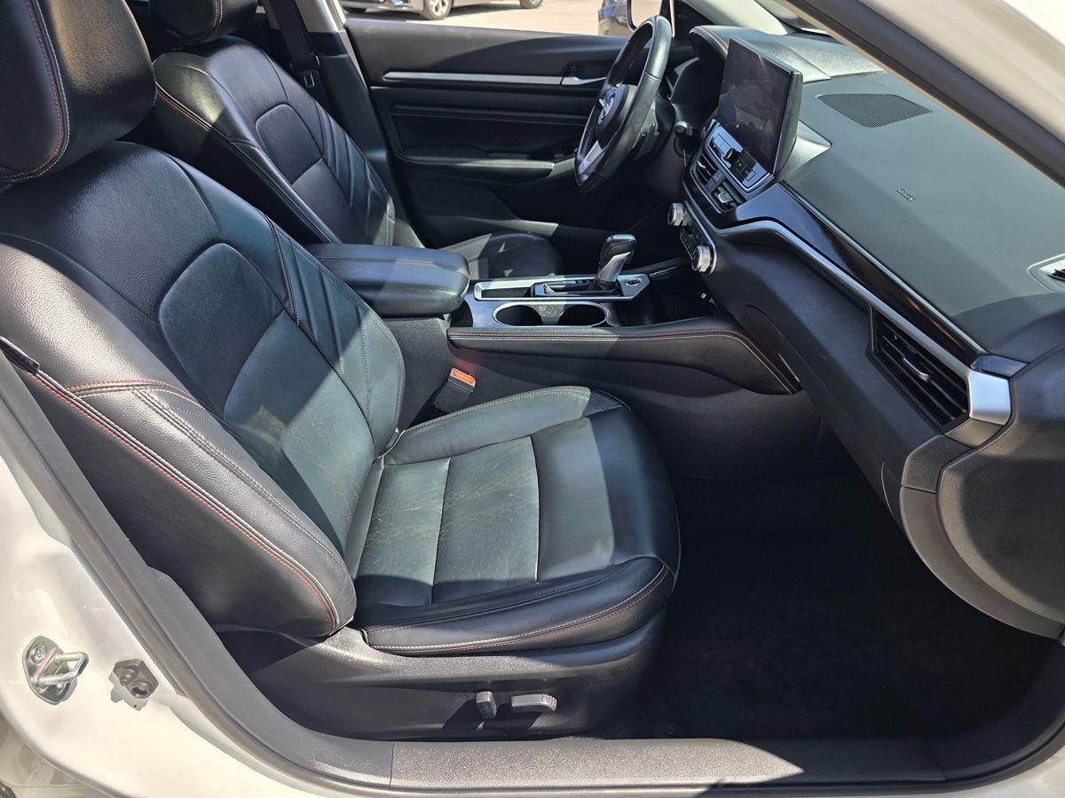 Nissan Altima photo 13