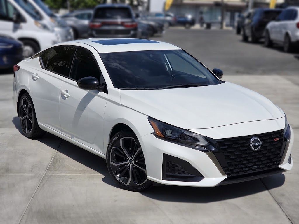 Nissan Altima photo 3