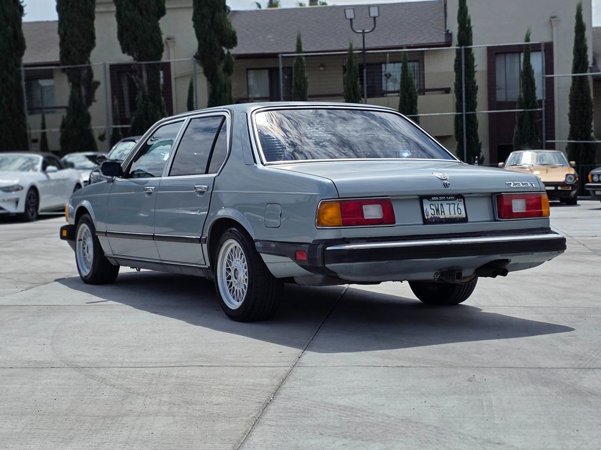 BMW 7 Series photo 6