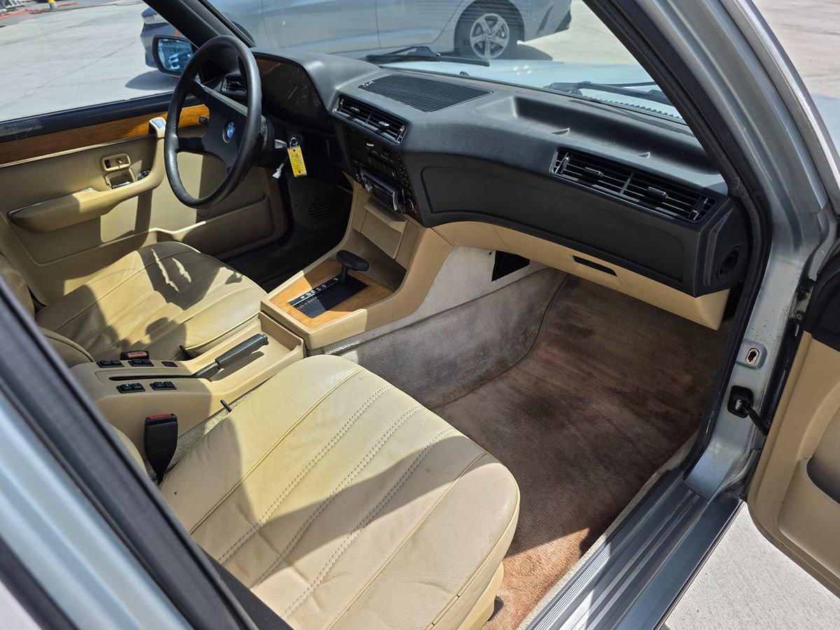 BMW 7 Series photo 11