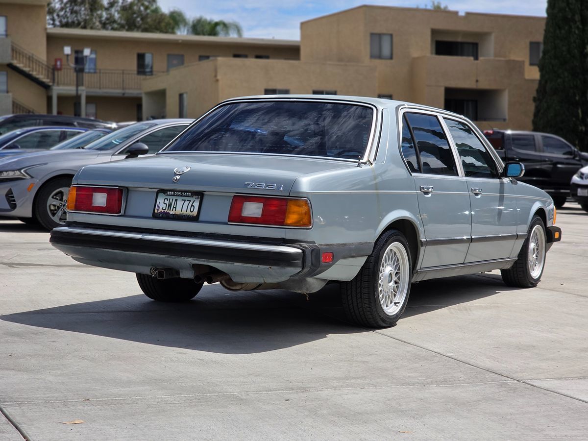 BMW 7 Series photo 8