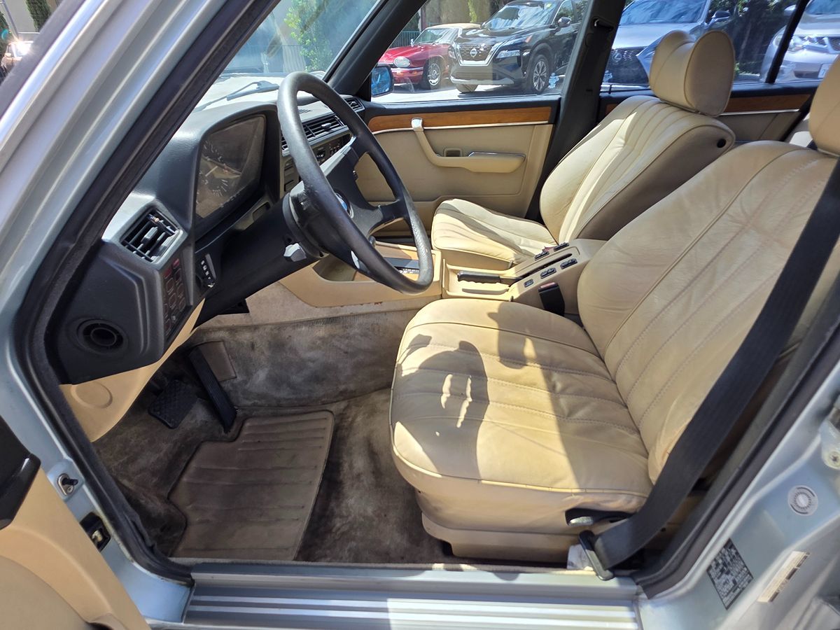 BMW 7 Series photo 16