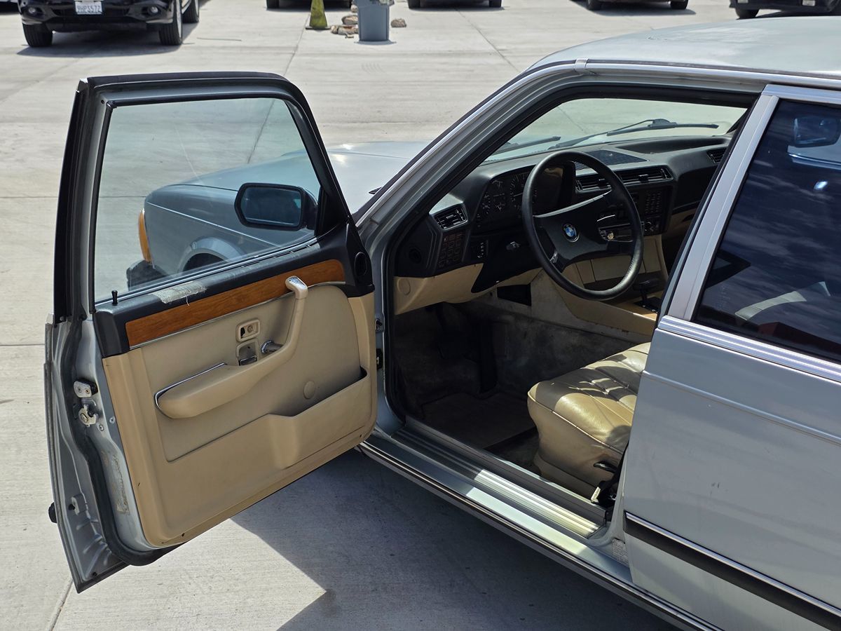 BMW 7 Series photo 34