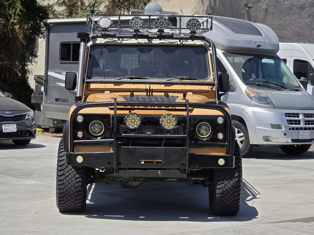 1986 Land Rover Defender - Carnova Inc. photo 4