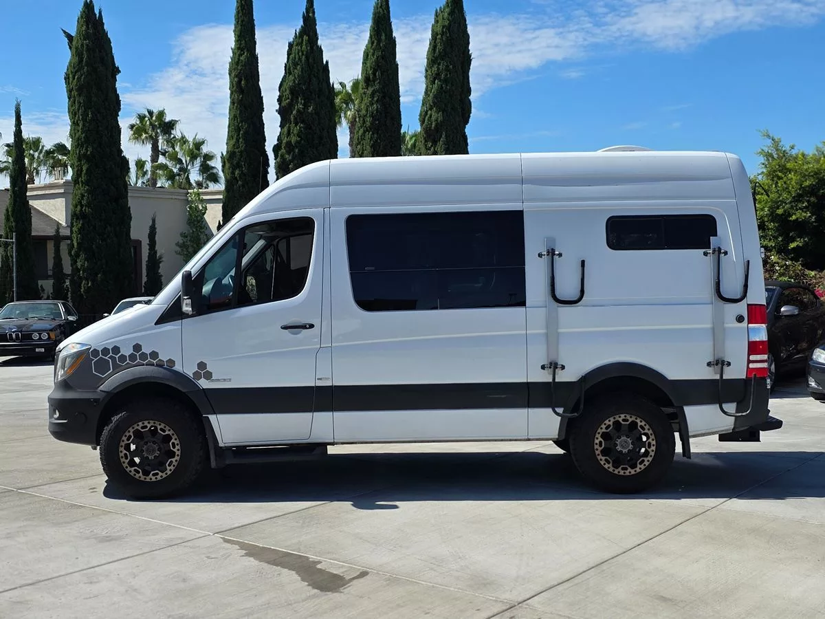 2015 Mercedes-Benz Sprinter RV RWD 2500 144" - Carnova Inc. photo 6