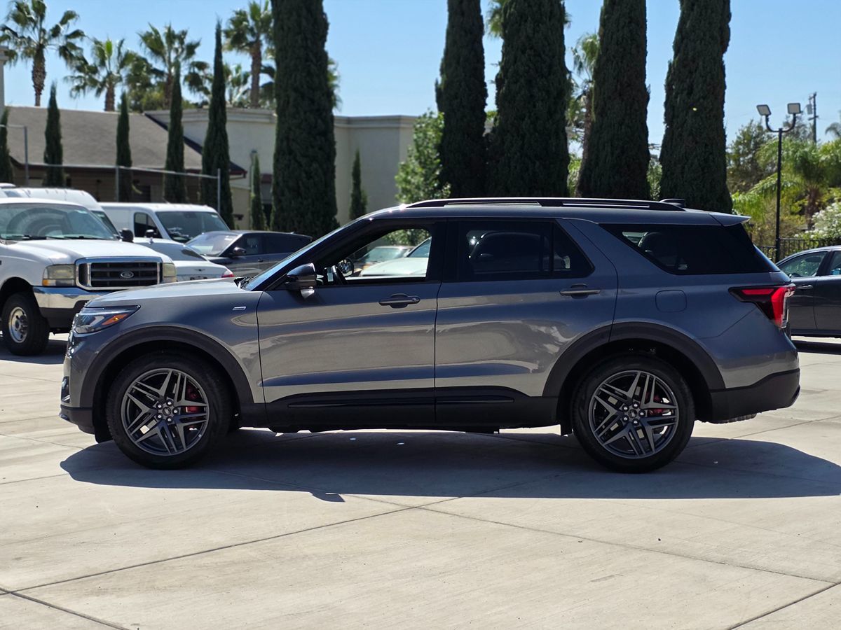 Ford Explorer photo 7