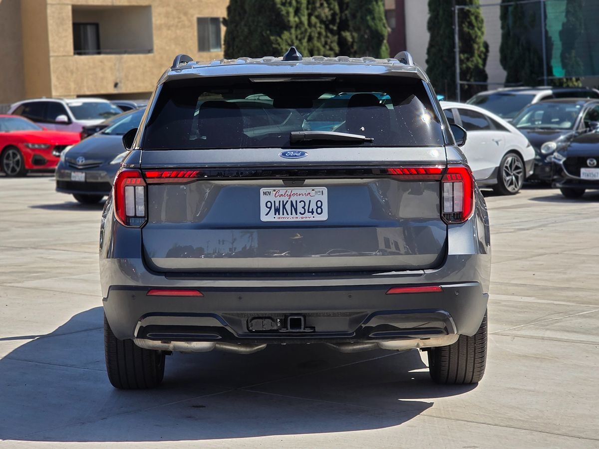 Ford Explorer photo 9