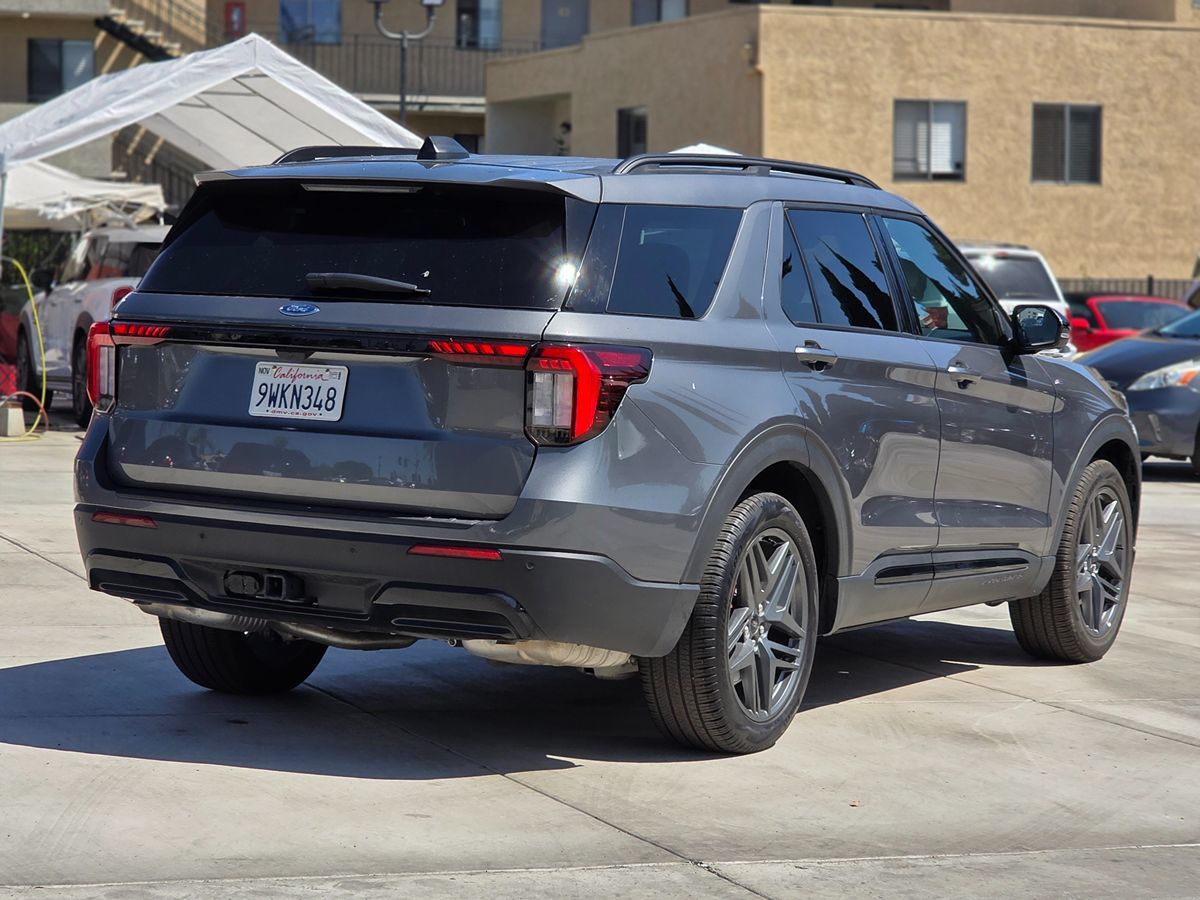 Ford Explorer photo 10