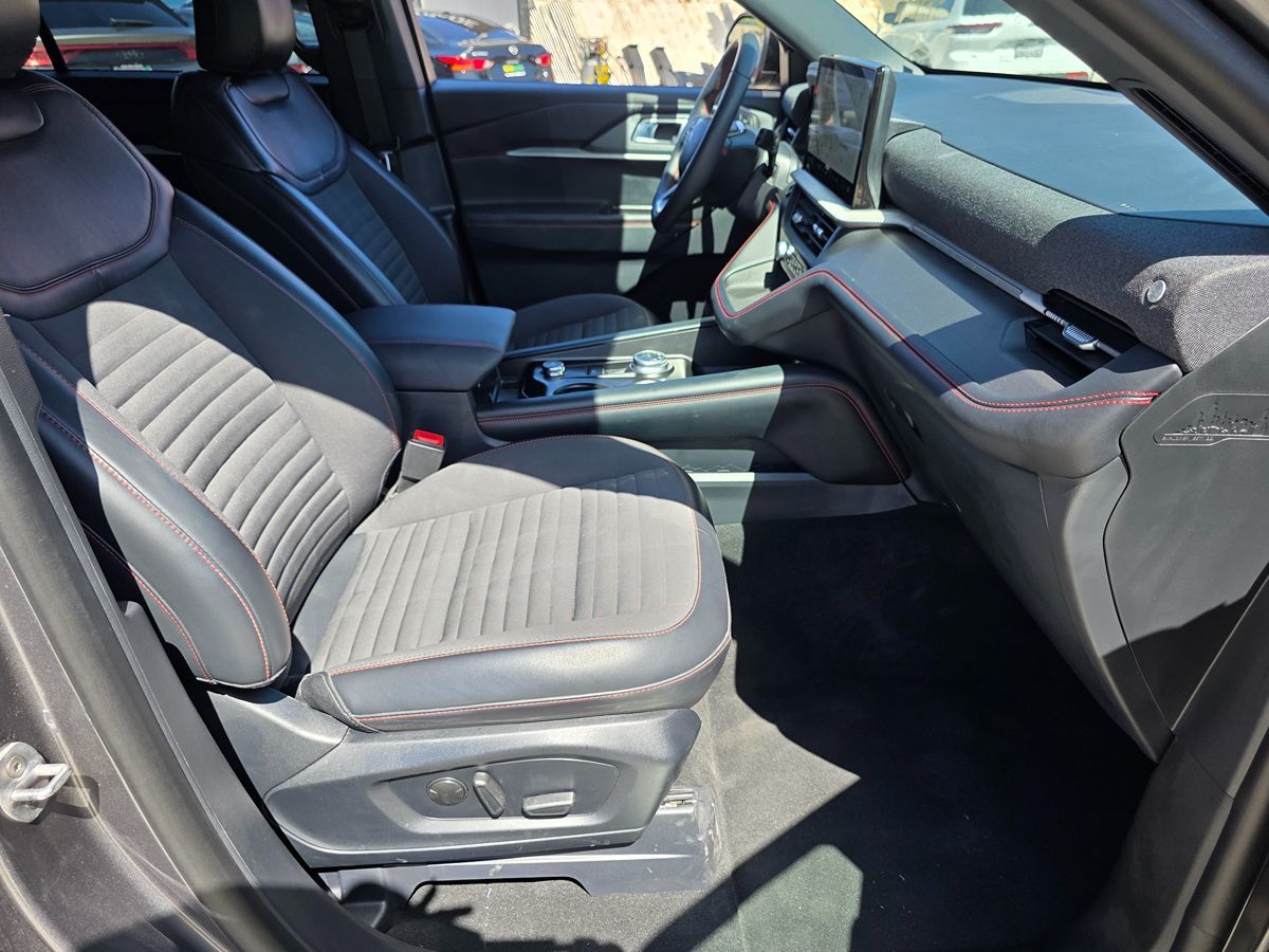 Ford Explorer photo 14