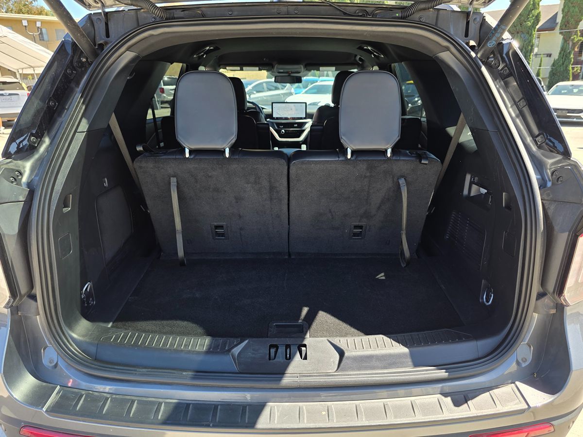Ford Explorer photo 17