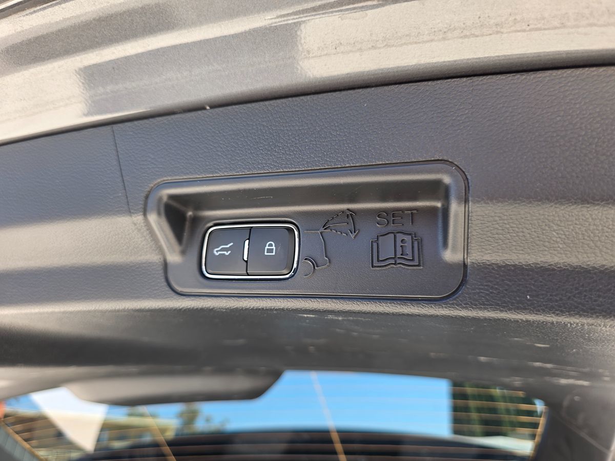 Ford Explorer photo 18