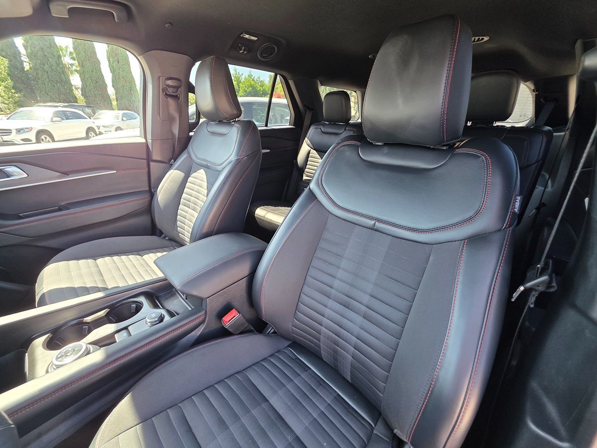 Ford Explorer photo 21
