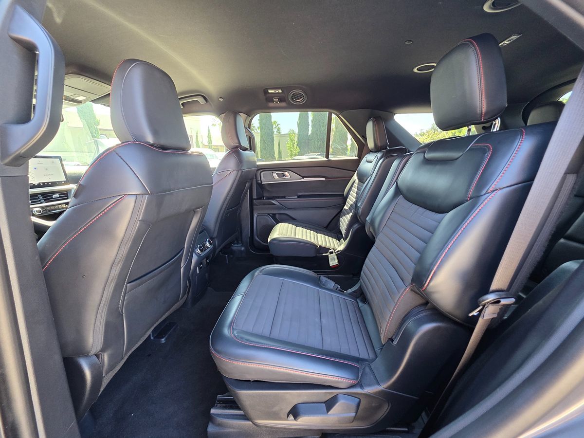 Ford Explorer photo 23