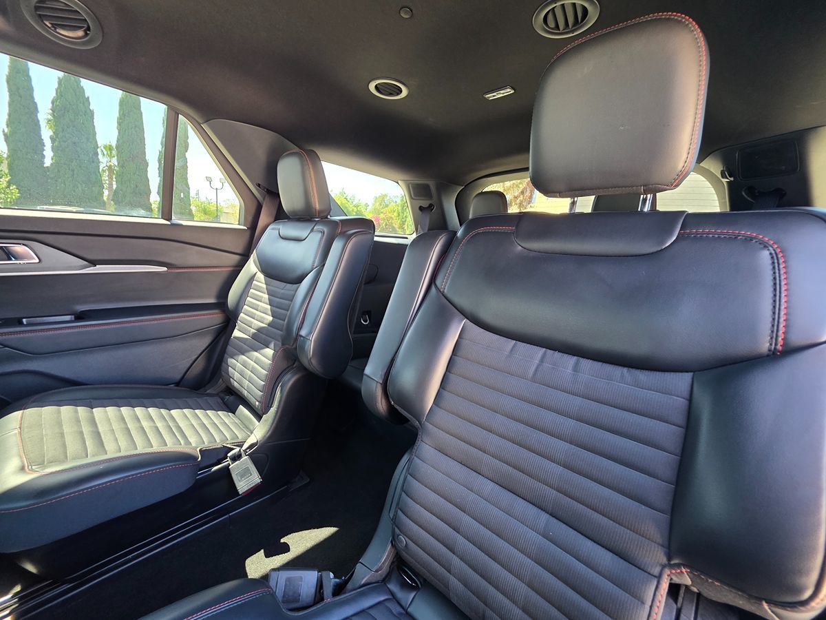 Ford Explorer photo 24