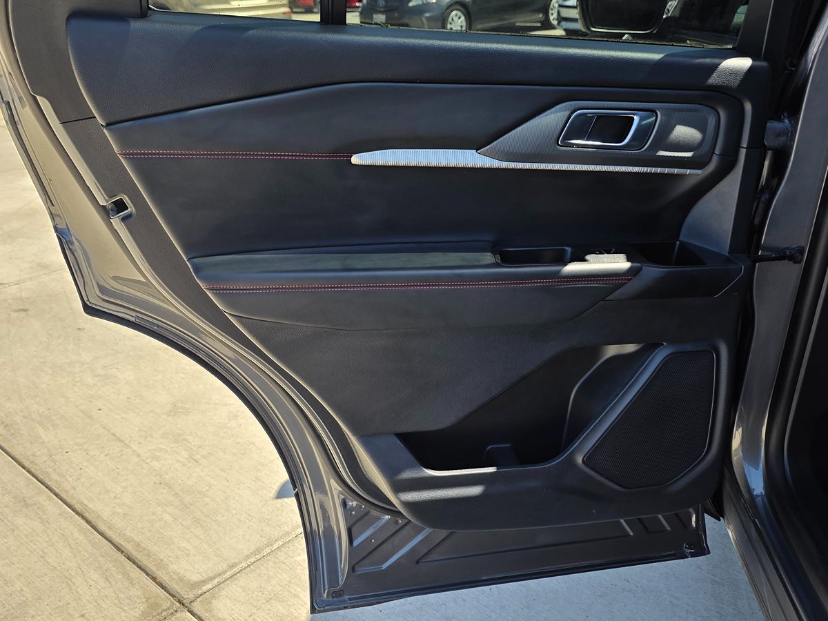 Ford Explorer photo 27