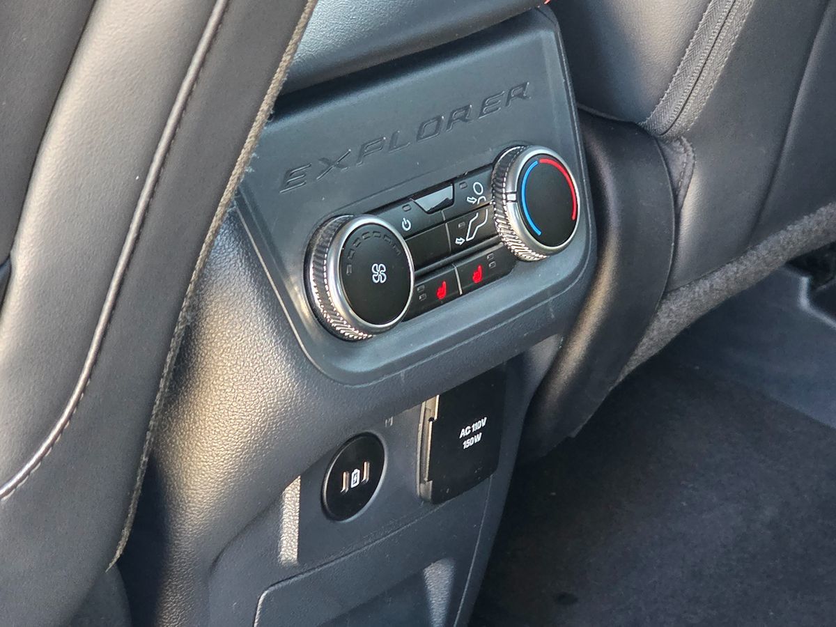 Ford Explorer photo 26