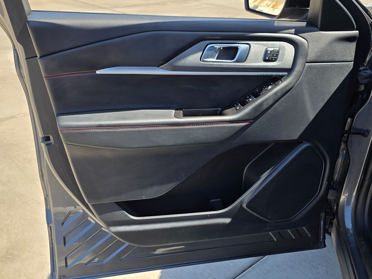 Ford Explorer photo 28