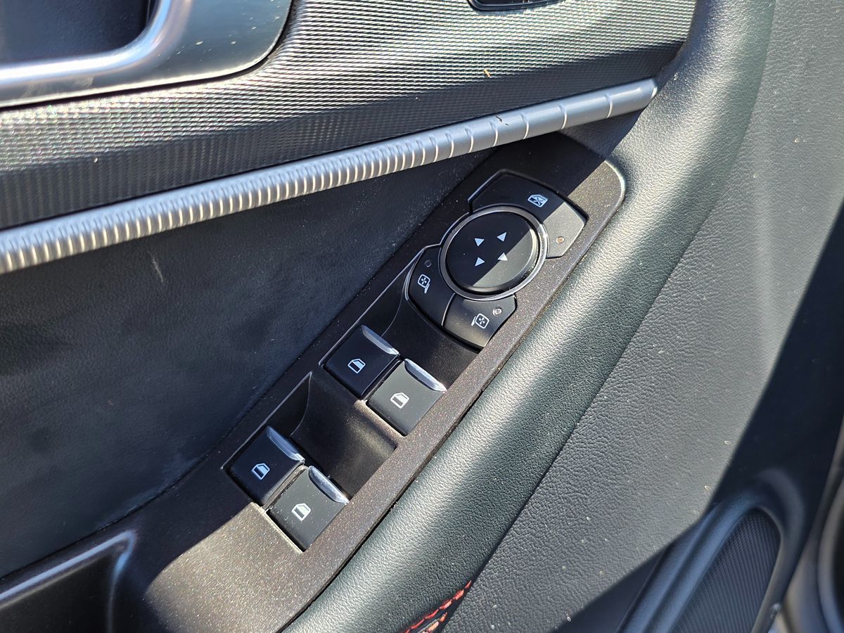Ford Explorer photo 29