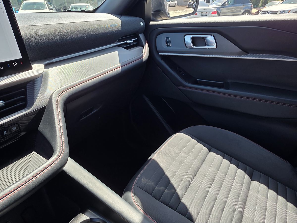 Ford Explorer photo 36