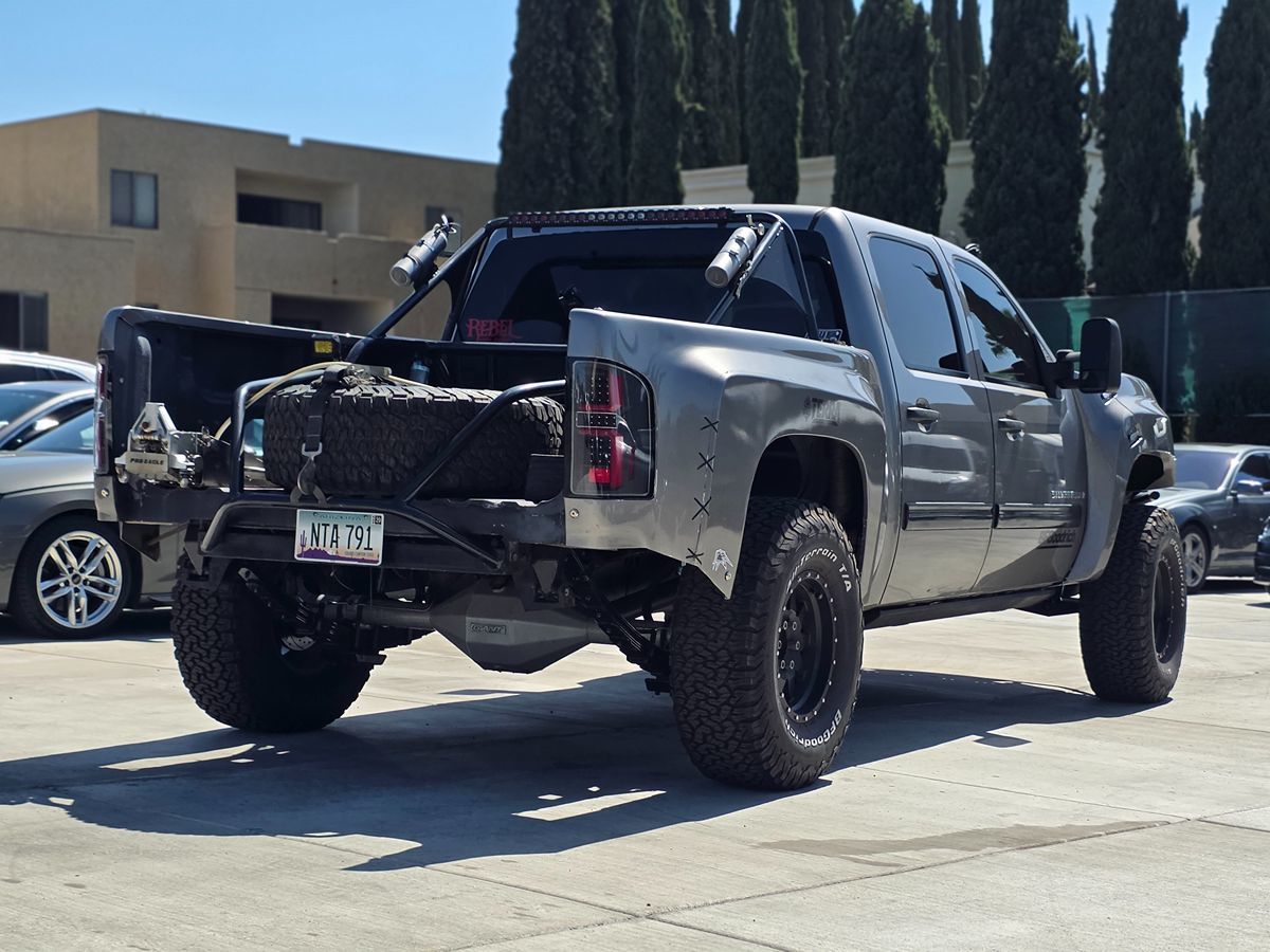 Chevrolet Silverado photo 8