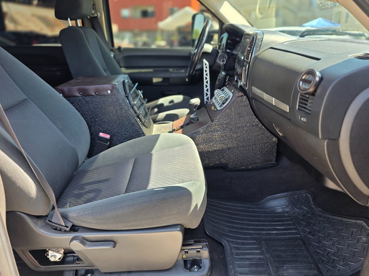 Chevrolet Silverado photo 17