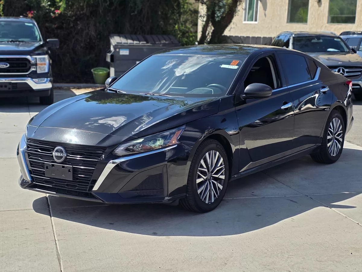 2025 Nissan Altima SV - Carnova Inc. photo 5