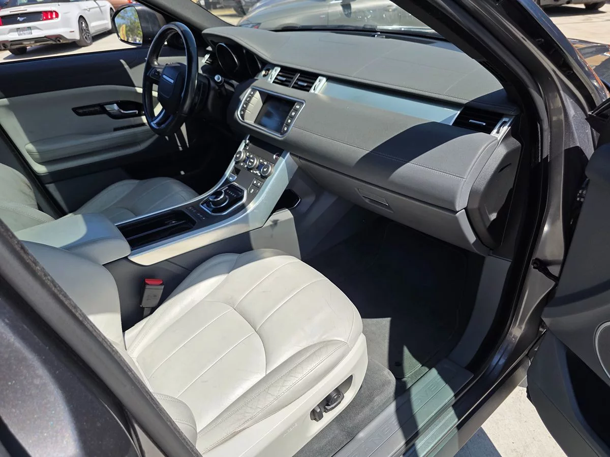 2017 Land Rover Range Rover Evoque SE - Carnova Inc. photo 11