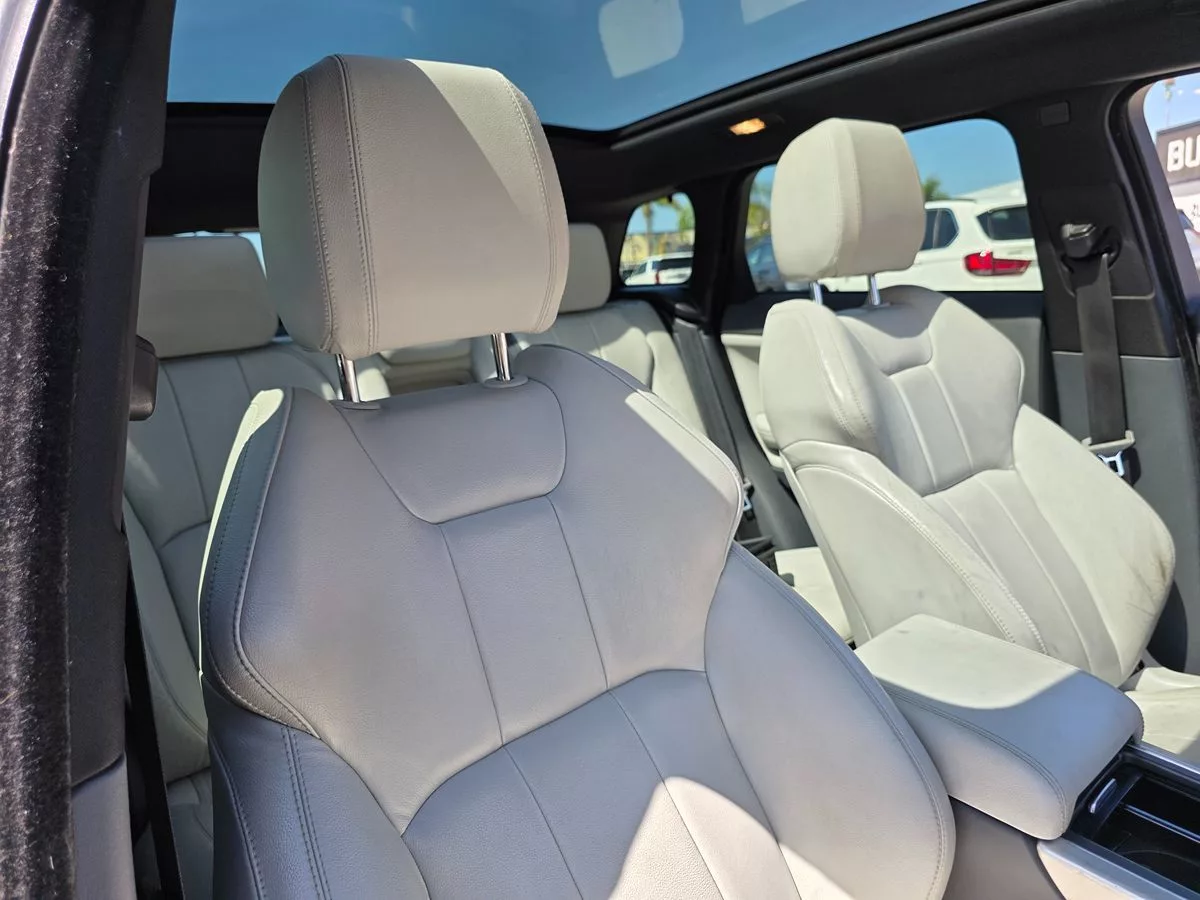2017 Land Rover Range Rover Evoque SE - Carnova Inc. photo 13