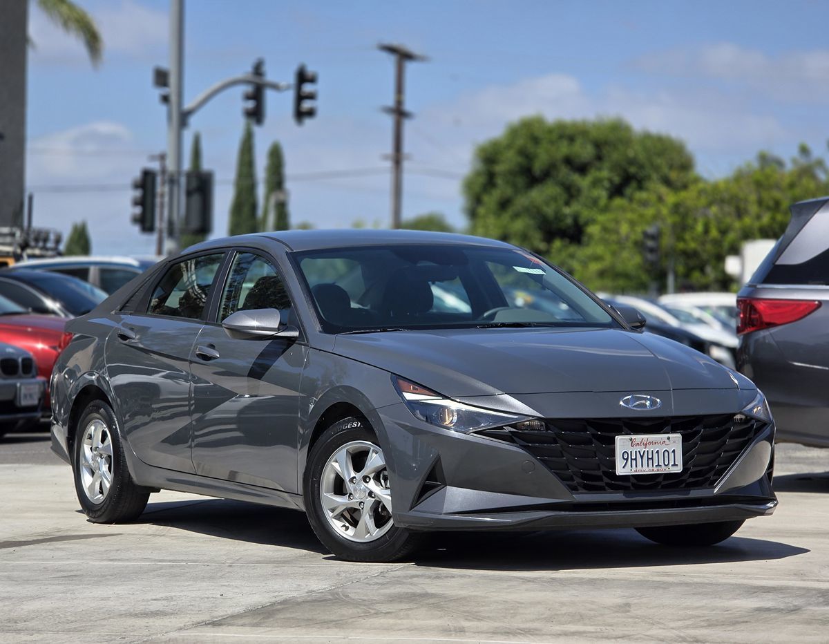 Hyundai Elantra photo 2